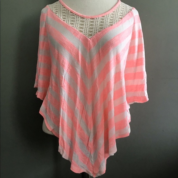 💖Host Pick💖 Maurices dolman sleeve, chevron-striped top with crochet detailing - Picture 1 of 12